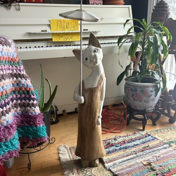 Handcrafted Large Wooden Artisan Cat Figurine Indonesia  - Cream and Brown - Picture 2 of 16